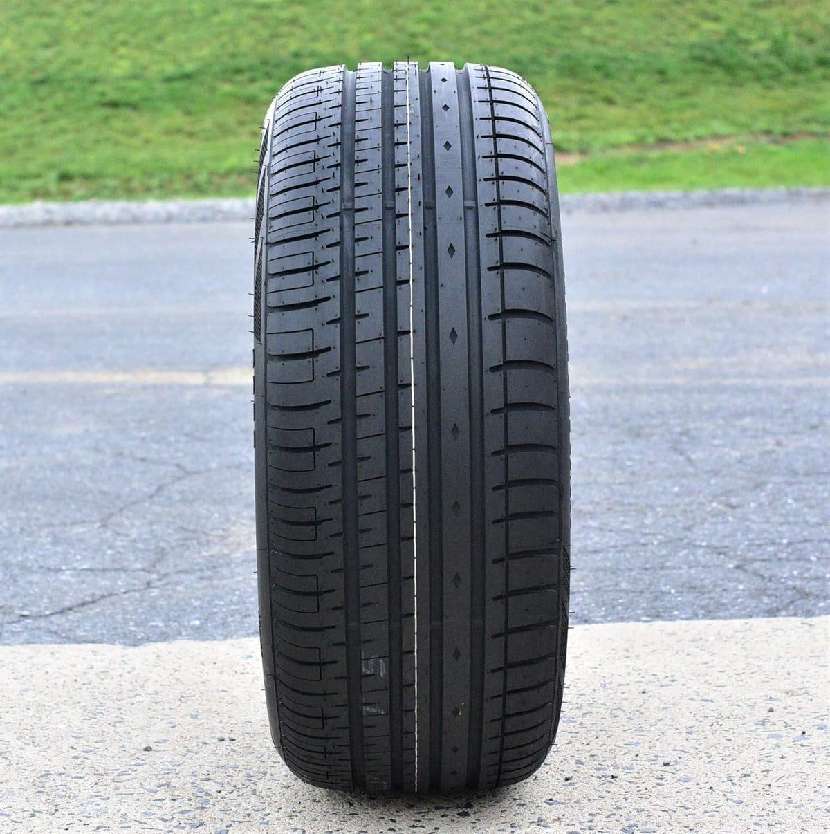 Set of 4 All-Season High Performance Radial Tires 245/35R18 C722