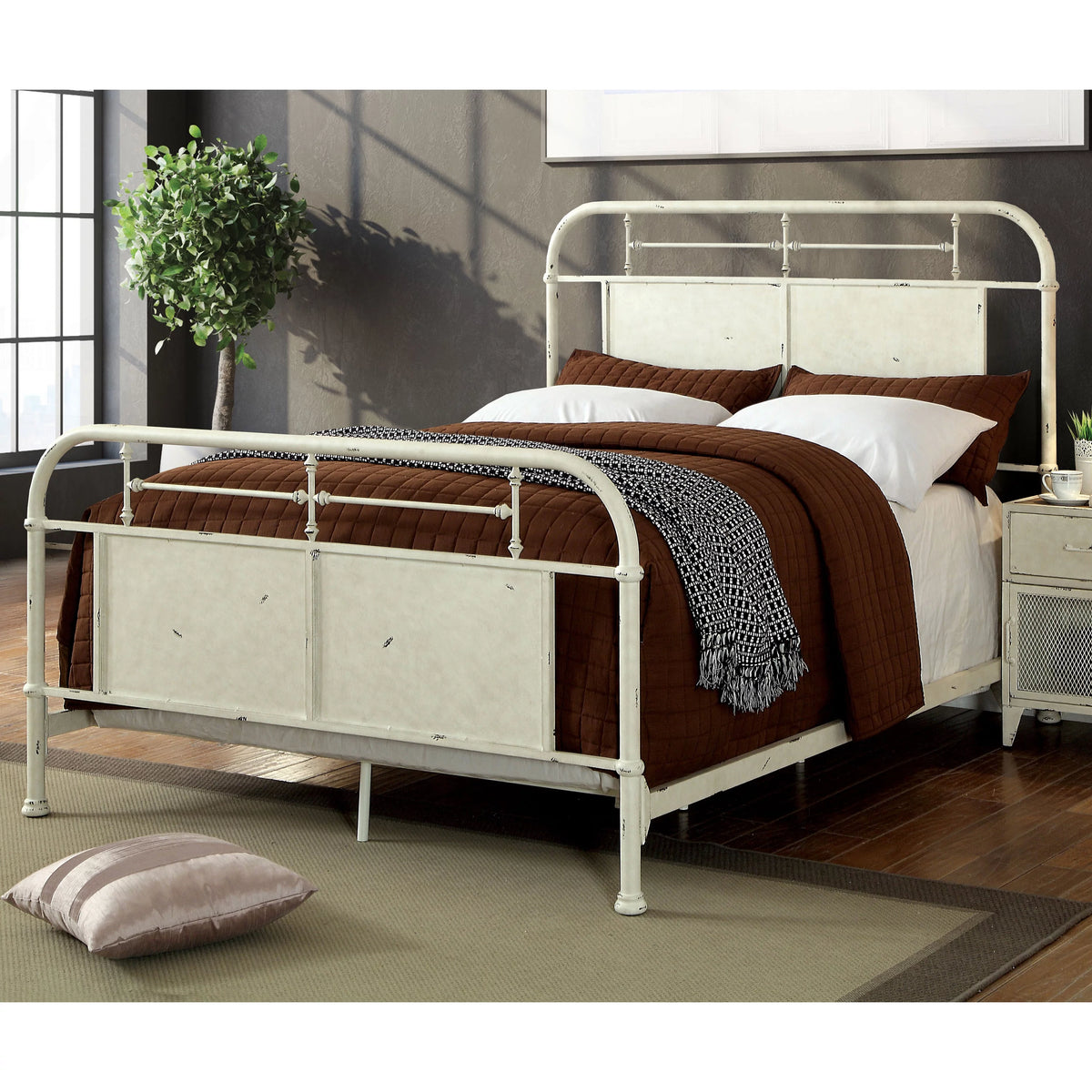 White California King Industrial Metal Bed A89557