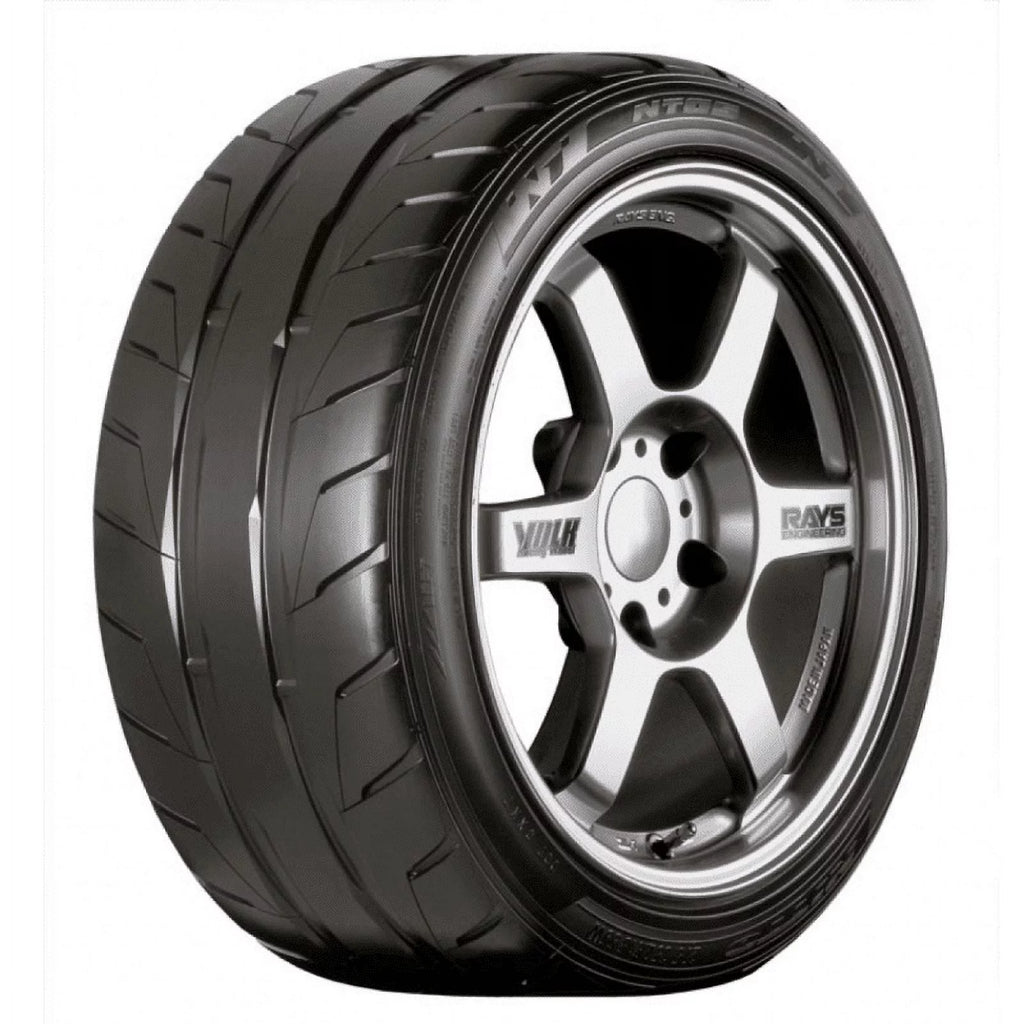 295/60R20 All-Season Light Truck Tire P152804